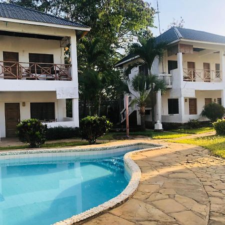 Miwa Holiday Resort Diani Beach Eksteriør billede
