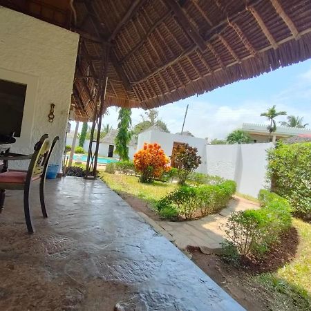 Miwa Holiday Resort Diani Beach Eksteriør billede