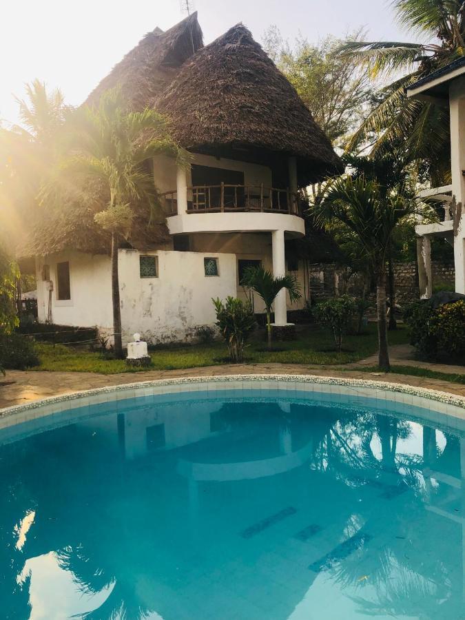 Miwa Holiday Resort Diani Beach Eksteriør billede