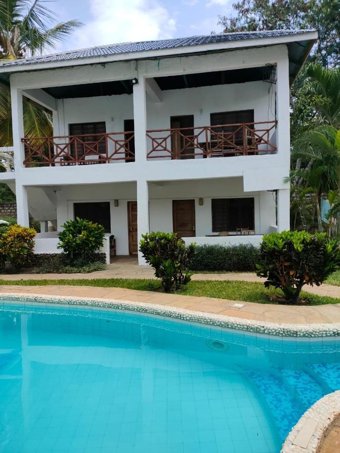 Miwa Holiday Resort Diani Beach Eksteriør billede